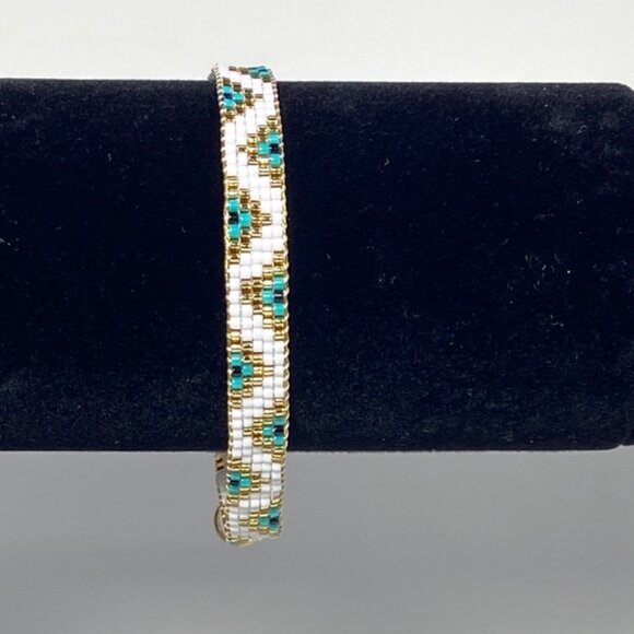 Handcrafted Loom Beaded Bracelet Native American Style White Gold and Teal Bead - Picture 6 of 6